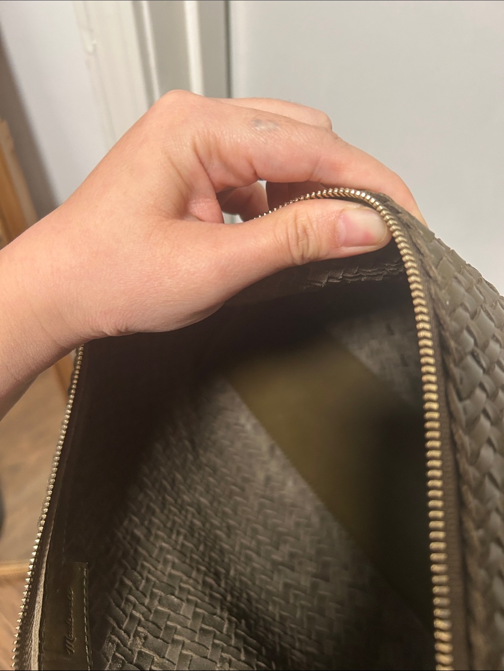 Like New Condition Madewell Woven Zip Top Shoulder Bag - Picture 10 of 11